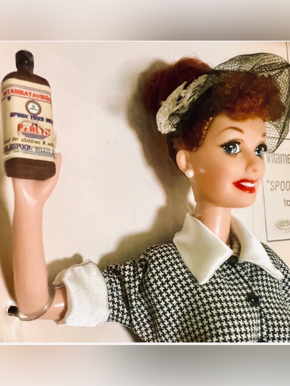 “I Love Lucy” 1997 Vintage Barbie, TV Commercial Collector Ed. of Vitameatavegam - Picture 4 of 11